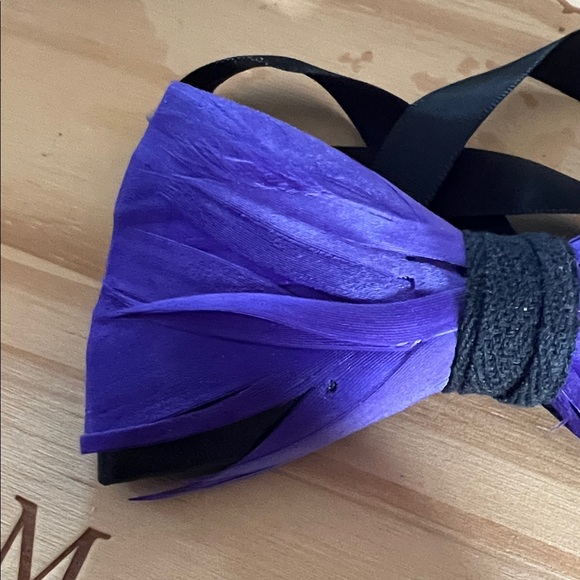 Spring collection feather bow tie - Picture 3 of 4